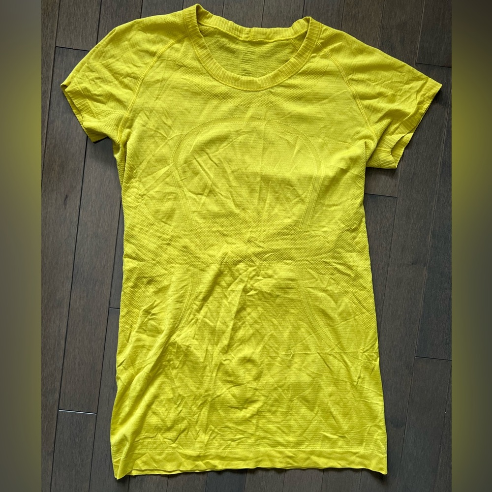 Lululemon Swiftly Tech short sleeve in yellow size 8